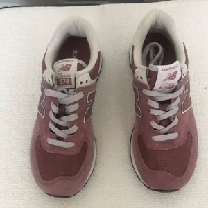 New Balance women’s Sunday run around gym shoes.